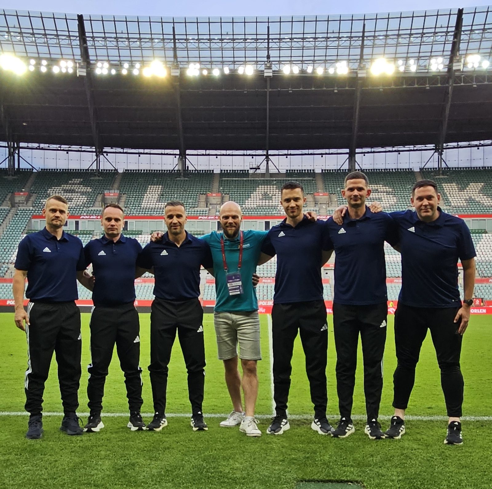 Słowacka obsada sędziowska na murawie Tarczyński Arena przed meczem towarzyskim Polska - Ukraina
